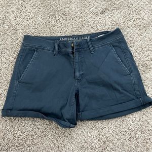 American Eagle women’s size 6 super stretch midi shorts